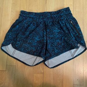 Lululemon Tracker short 4”